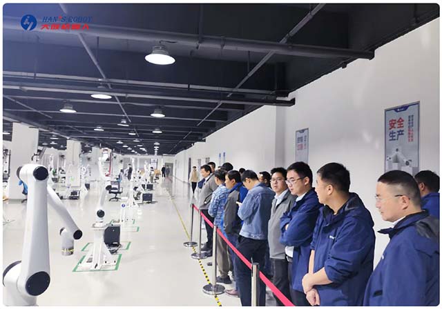 新代科技来访大族机器人佛山生产基地