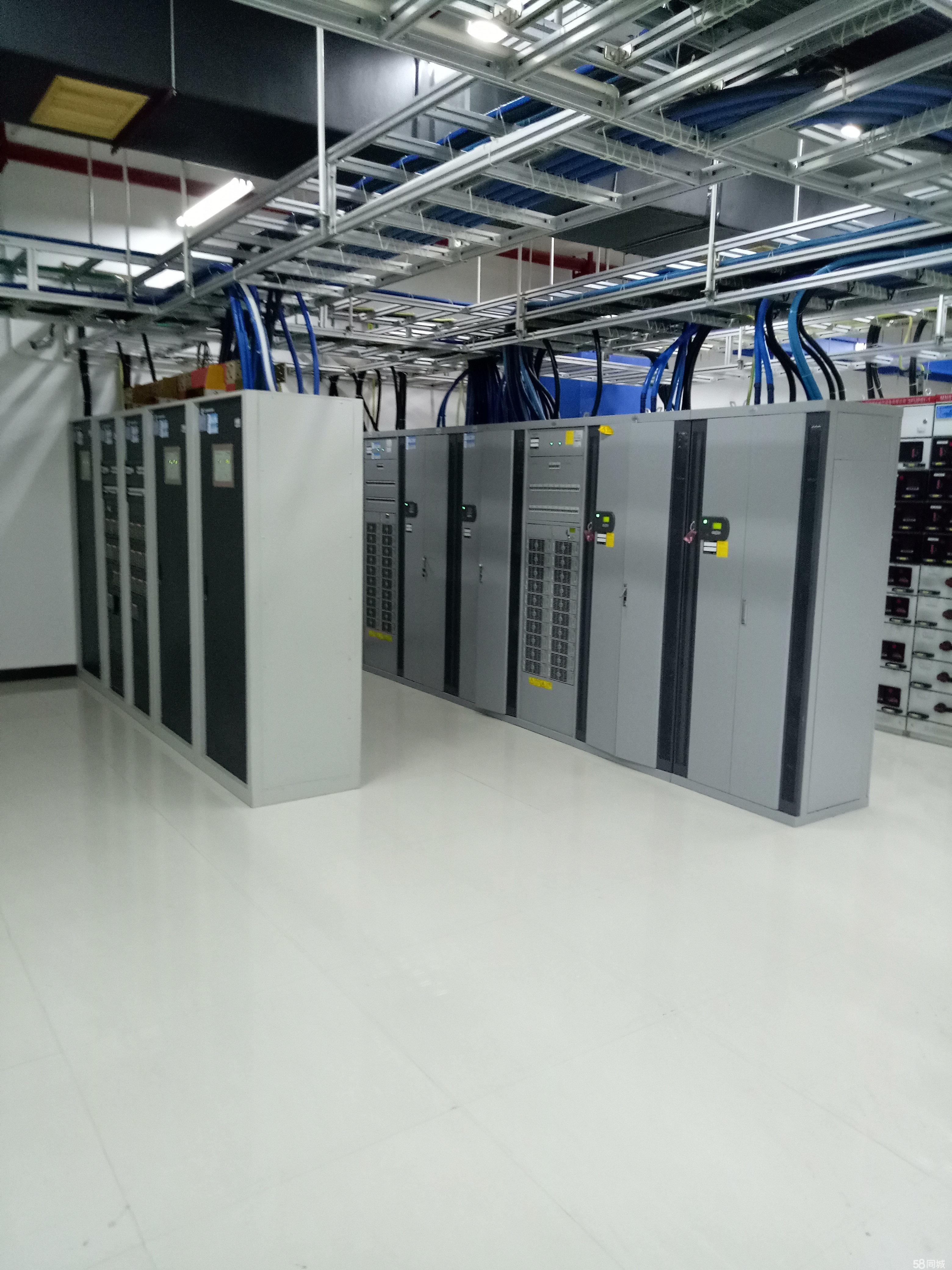 所述控制箱机体内部后端固定连接有背板