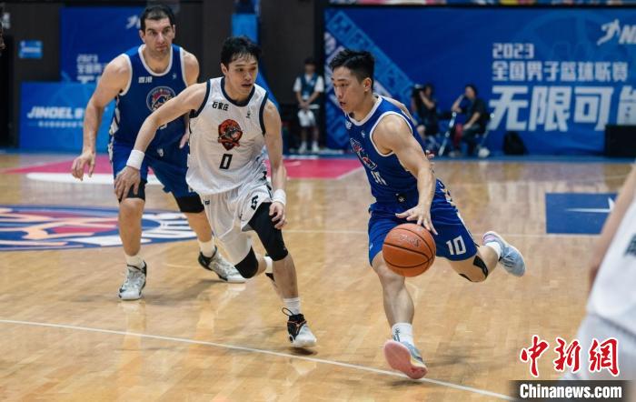 在港进行的NBL常规赛，香港金牛队主场以100比9