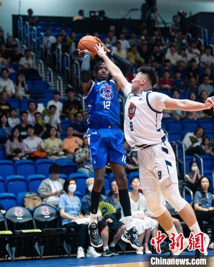 在港进行的NBL常规赛，香港金牛队主场以100比9