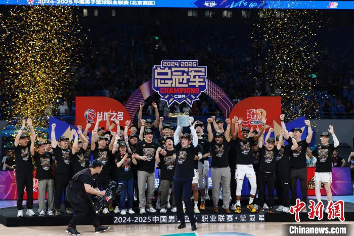 浙江广厦首座CBA冠军奖杯折射：本土球员崛起与