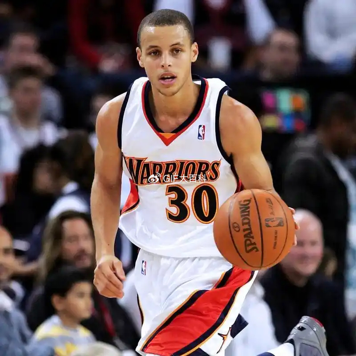 从伤病到传奇：库里如何用坚韧改写篮球历史