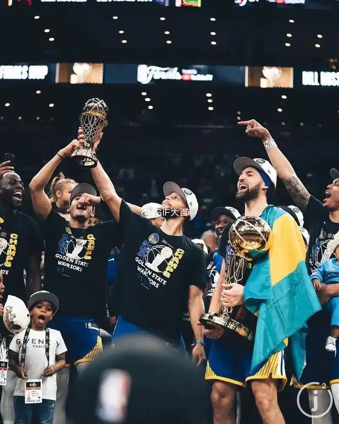 从伤病到传奇：库里如何用坚韧改写篮球历史